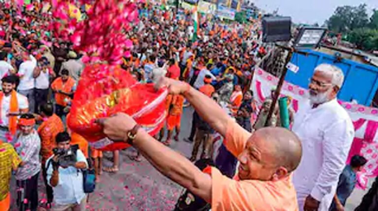 कांवड़ यात्रा की तैयारियों पर CM योगी सख्त, गड्ढामुक्त सड़कें, झाड़ियों की सफाई और रूट व्यवस्था के दिए निर्देश