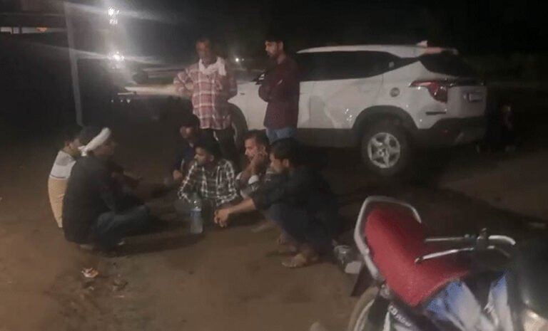 सेल्फी का एक पल बना काल, नरसिंहपुर में वॉटरफॉल से लौट रहे 6 दोस्तों की हाईवा की टक्कर से मौत