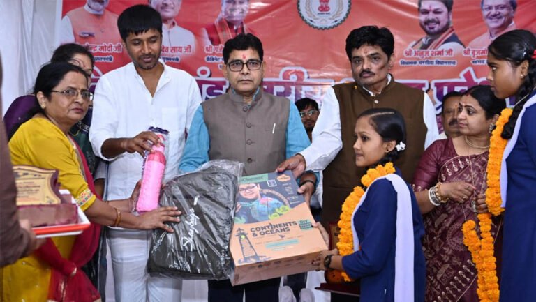 राजस्व मंत्री टंक राम वर्मा बोले- शिक्षा के साथ संस्कार ही समृद्ध छत्तीसगढ़ की मजबूत नींव