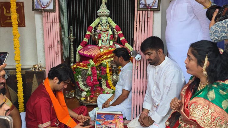 हैदराबाद में धीरेंद्र शास्त्री का बड़ा बयान, भाग्यलक्ष्मी मंदिर को लेकर कही राम मंदिर जैसी बात