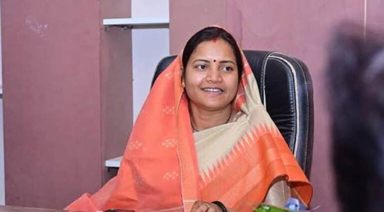 कुपोषण और एनीमिया पर सख्त कार्रवाई के निर्देश, मंत्री लक्ष्मी राजवाड़े बोलीं- रोज़ करें आंगनबाड़ी केंद्रों का निरीक्षण
