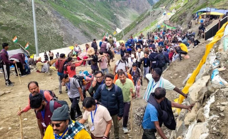 बारिश बनी अमरनाथ यात्रियों की मुश्किल, चौथे दिन भी यात्रा रुकी, श्रद्धालुओं का इंतजार जारी