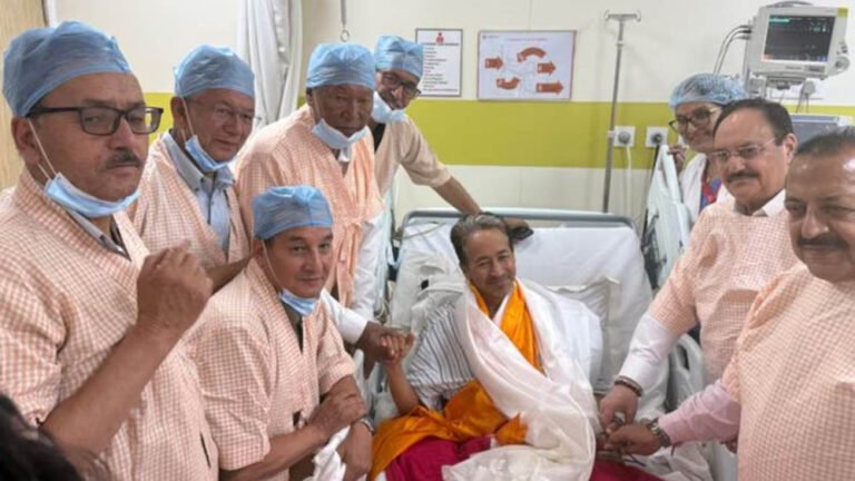 सोनम वांगचुक ने तोड़ा अनशन, केंद्र से बातचीत के बाद लिया बड़ा निर्णय