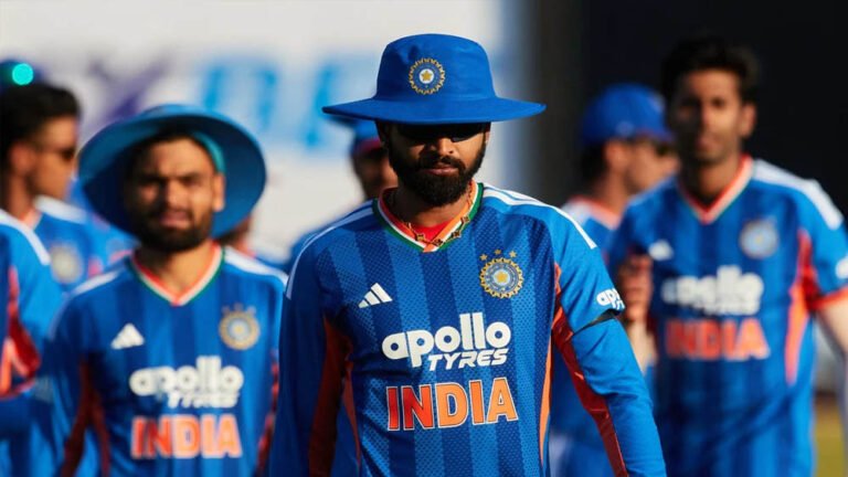 MS Dhoni की राह पर कप्तान श्रेयस अय्यर, जिम्बाब्वे सीरीज जीतते ही ट्रॉफी देकर जीता दिल