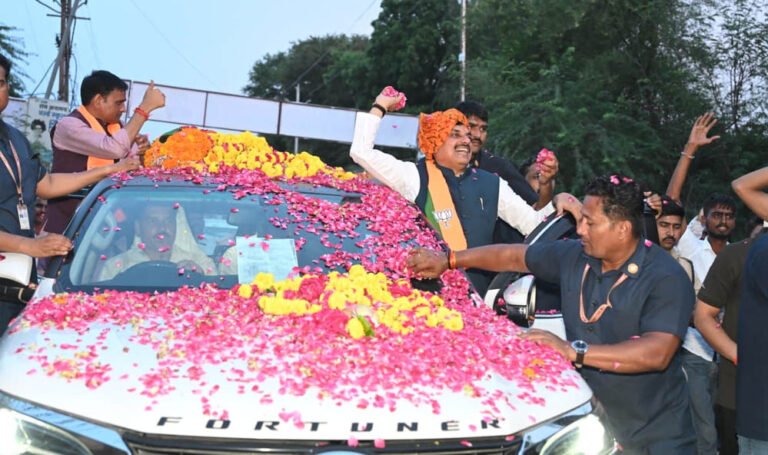 दतिया उपचुनाव में गरजे CM मोहन यादव, कांग्रेस पर साधा निशाना; कहा- एक परिवार से आगे नहीं बढ़ पाई पार्टी