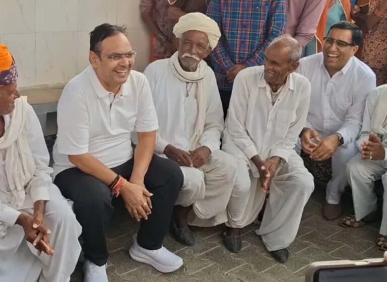 खेतों में महिलाओं से मिले सीएम भजनलाल, ग्रामीण सहयोग की सराहना की