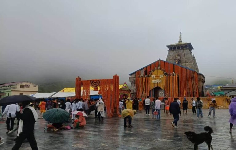 उत्तराखंड में भारी बारिश का कहर, केदारनाथ यात्रा पर लगी रोक; 850 यात्री फंसे, फ्लैश फ्लड अलर्ट जारी