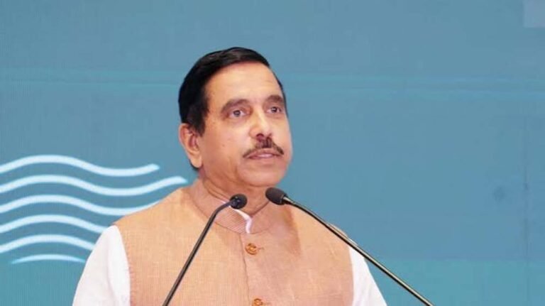 36 दिन आंदोलन के बाद शिक्षा मंत्रालय संभालेंगे प्रह्लाद जोशी, सामने बड़ी चुनौतियां