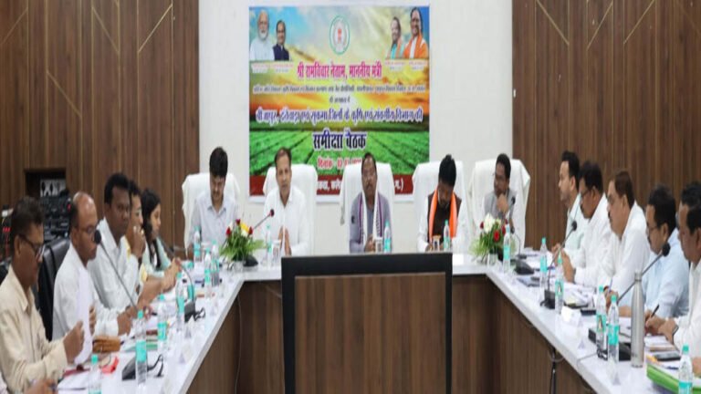रायपुर: कृषि मंत्री रामविचार नेताम के निर्देश, हर किसान तक पहुंचे योजनाओं का लाभ, बढ़े आय और उत्पादन