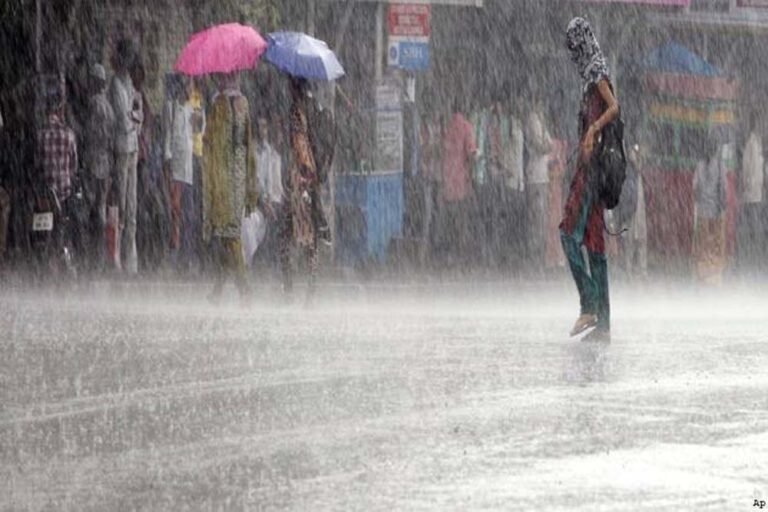 मेरठ-आगरा मंडल में बारिश से बदला मौसम, दो दिन उमस के बाद फिर बरसेंगे बादल