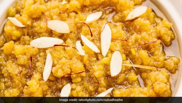 बेसन-सूजी का हलवा बनाएं मिनटों में, मिलेगा देसी स्वाद का मजा