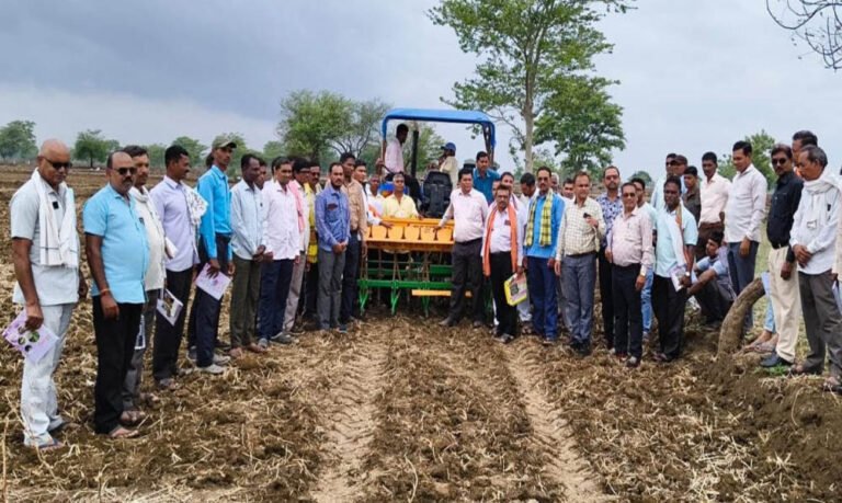 ‘सुपर अल नीनो’ से निपटने की तैयारी, धमतरी में कृषक मित्रों को अल्प वर्षा प्रबंधन का दिया गया प्रशिक्षण