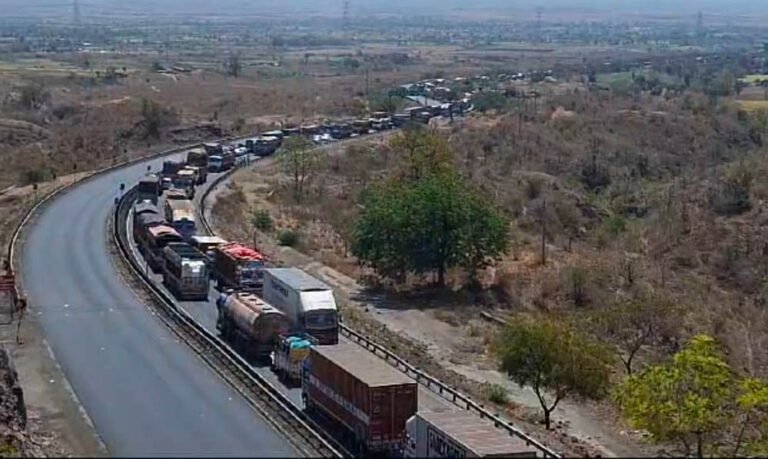 Agra-Mumbai Highway पर लंबा जाम, भैरूघाट के अजनार ब्रिज की मरम्मत बनी यात्रियों की परेशानी