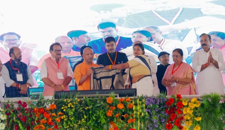 जल जीवन मिशन में लापरवाही पर योगी नाराज, ठेकेदारों पर कार्रवाई के आदेश