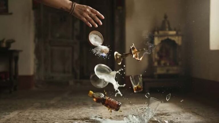 हाथ से गिरने वाली ये 5 चीजें मानी जाती हैं अशुभ संकेत