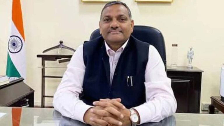 PM मोदी की हाईलेवल कमेटी में पूर्व IAS अमृत लाल मीणा शामिल