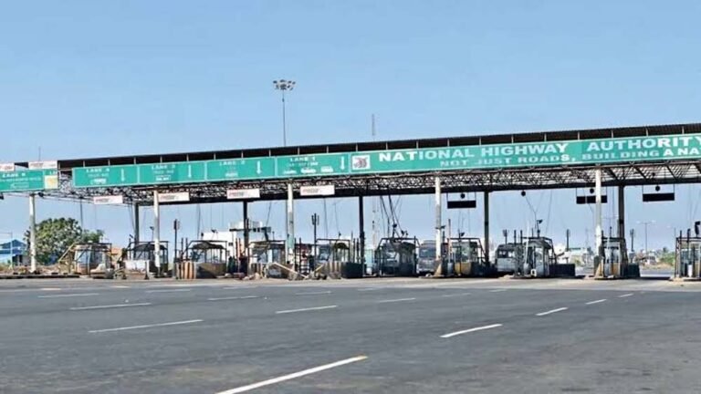 NHAI ने बढ़ाई टोल दरें, कार से भारी वाहनों तक बढ़ा शुल्क