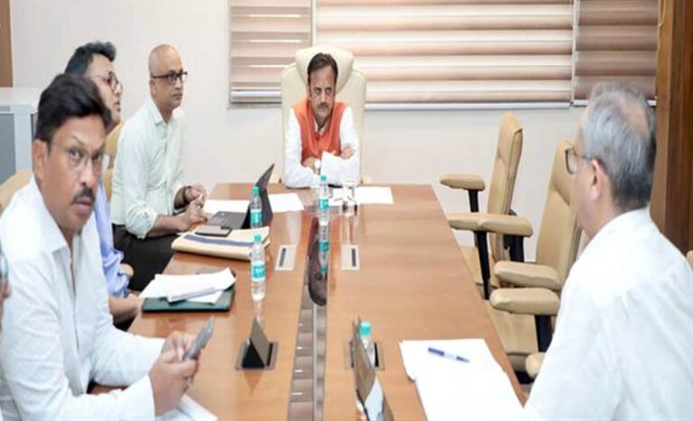 उप मुख्यमंत्री शुक्ल के निर्देश, स्वास्थ्य संस्थाओं में गुणवत्तापूर्ण दवाओं की समय पर उपलब्धता सुनिश्चित करें
