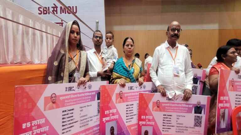 मुख्यमंत्री ने बच्चों द्वारा बनाए गए विभिन्न मॉडलों का किया अवलोकन