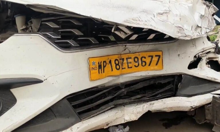 MP Accident: उमरिया के NH-43 पर बड़ा हादसा, खड़े ट्रक में घुसी कार, पांच की मौके पर मौत