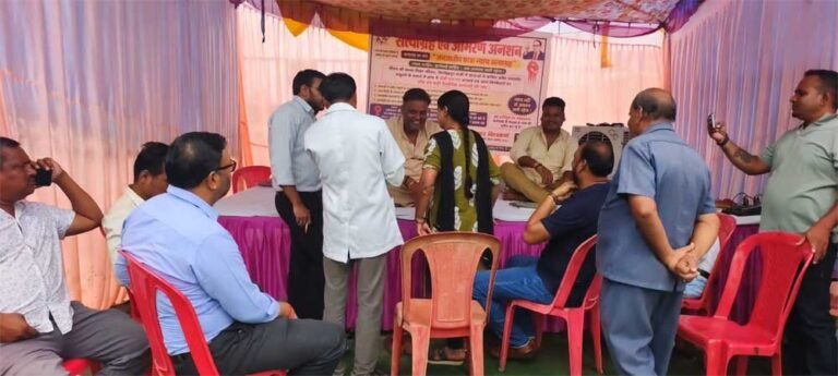 छात्रवृत्ति घोटाले में कार्रवाई की मांग तेज आमरण अनशन तीसरे दिन भी जारी