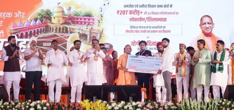 मंच से 10 लाभार्थियों का सम्मान: महिलाओं को आवास-रोजगार, किसानों को ड्रोन और मेधावियों को मिला लैपटॉप