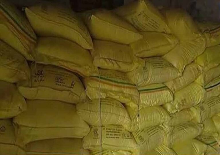 दुर्ग: समितियों में रखा खाद निकला घटिया, गुणवत्ता जांच में कई नमूने फेल