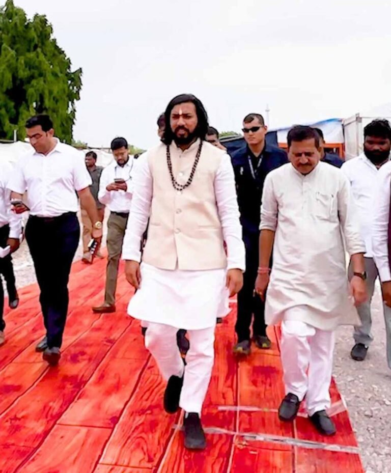पिंक ई-रिक्शा की सवारी कर विधानसभा पहुंचे मंत्री गुरु खुशवंत साहेब, दिया खास संदेश