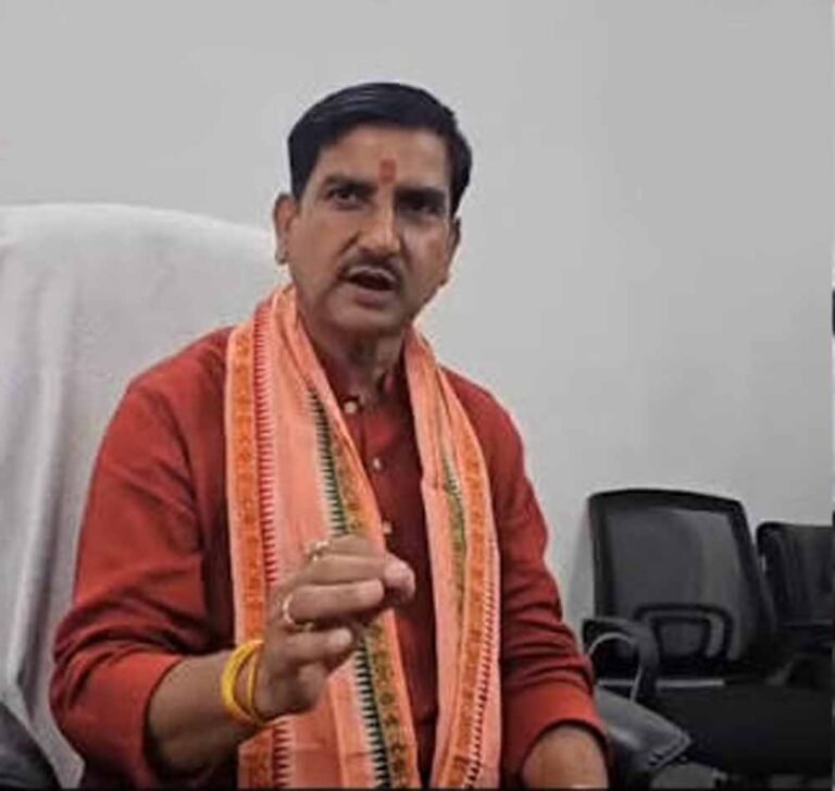 Bilaspur News: जल जीवन मिशन और बिजली कटौती पर केंद्रीय मंत्री तोखन साहू सख्त, अधिकारियों की लगाई क्लास