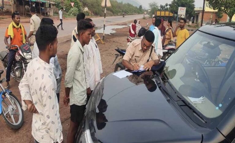 CG Traffic News: ट्रैफिक नियम उल्लंघन पर छत्तीसगढ़ पुलिस सख्त, 62 वाहन चालकों पर कार्रवाई