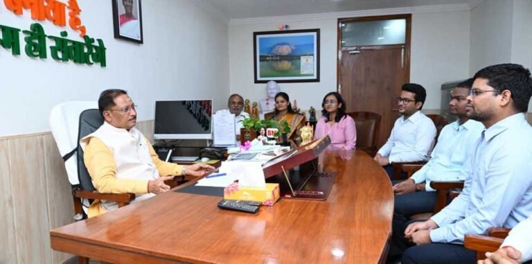 मुख्यमंत्री  विष्णु देव साय से छत्तीसगढ़ से अखिल भारतीय सेवाओं में चयनित अभ्यर्थियों ने की सौजन्य मुलाकात