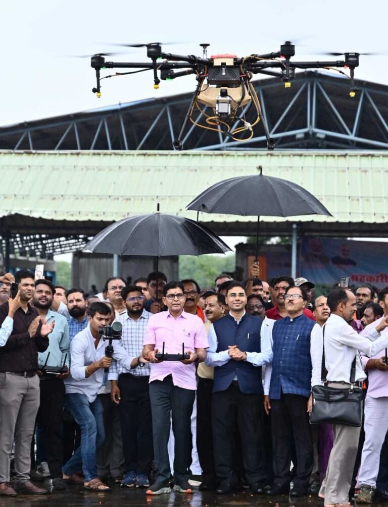 5समितियों में 11ड्रोन तैनात, सहकारिता विभाग ने इस वर्ष 50 हजार एकड़ में ड्रोन छिड़काव का रखा लक्ष्य