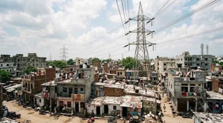 कागजों में खतरनाक घोषित मकान, ज़मीनी कार्रवाई नहीं… कोर्ट स्टे बना बहाना