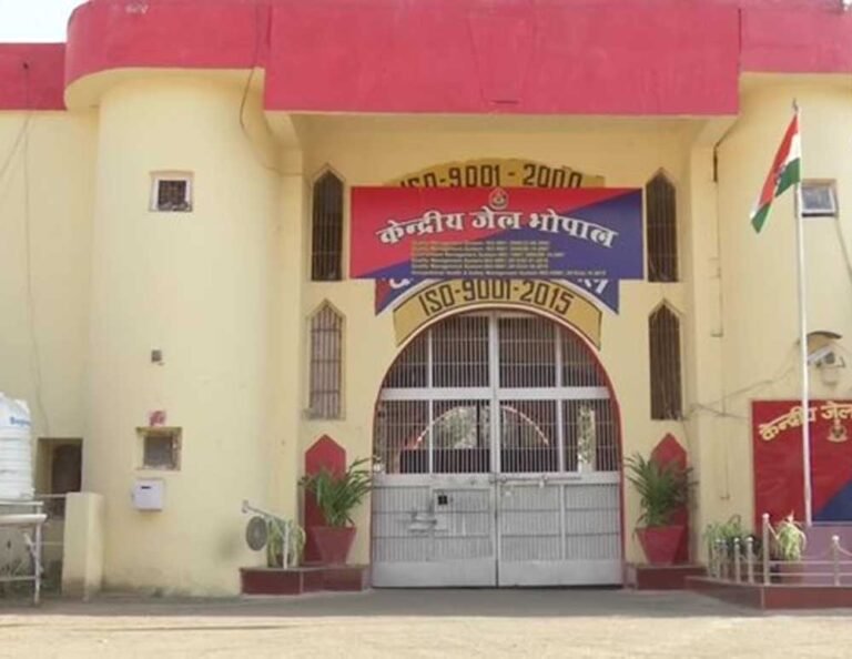 रागरंग म्यूजिकल ग्रुप की प्रस्तुति से बंदियों को मिला सकारात्मक संदेश