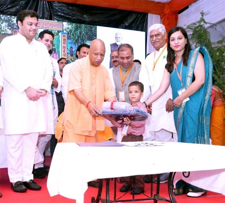मुख्यमंत्री ने सहारनपुर से किया राज्यव्यापी स्कूल चलो अभियान के द्वितीय चरण का शुभारंभ