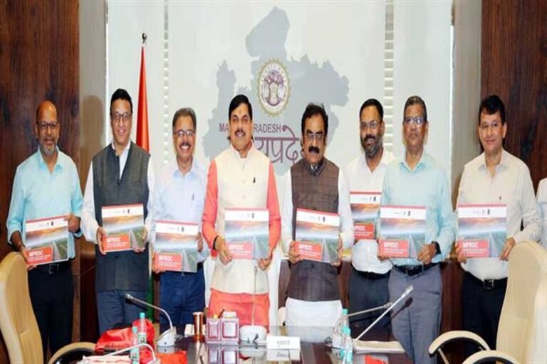 प्रदेश के आधारभूत ढांचे के विकास, आधुनिक सड़क संपर्क और सतत् प्रगति को प्रदर्शित करती है पुस्तक