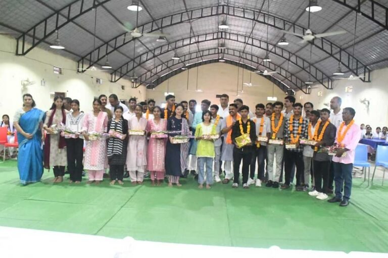 नीट में सफलता हासिल करने वाले विद्यार्थियों को दी शुभकामनाएं, आगे की पढ़ाई में हरसंभव सहयोग का भरोसा