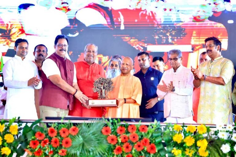 बेसिक शिक्षा, माध्यमिक शिक्षा और उच्च शिक्षा विभाग के विद्यालयों, महाविद्यालयों, विश्वविद्यालयों एवं अन्य संस्थानों में हुआ व्यापक पौधरोपण