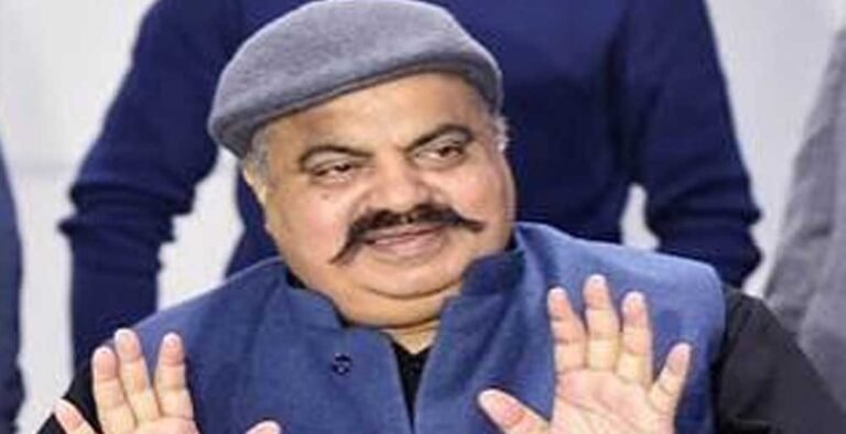 अतीक के गुर्गों की धमकियां भी नहीं डिगा सकीं, संघर्षों से भरी है