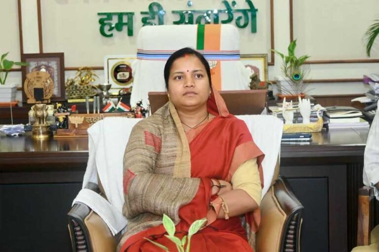 मन की बात’ से विकसित भारत का संकल्प हुआ और मजबूत: प्रधानमंत्री के प्रेरक संदेशों का मंत्री  लक्ष्मी राजवाड़े ने किया श्रवण