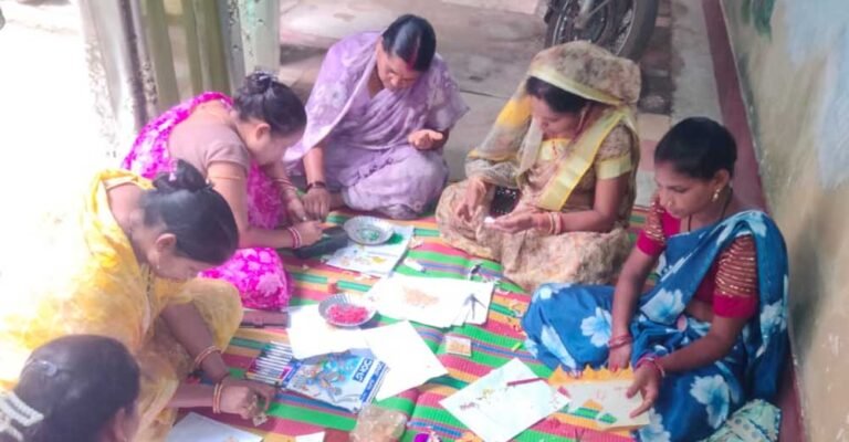 रायगढ़ में स्व-सहायता समूह की दीदियों ने तैयार कीं अनोखी बीज राखियां