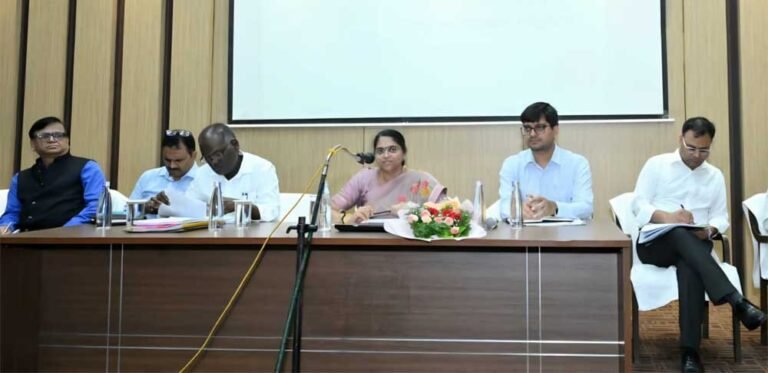 नगरीय प्रशासन विभाग की सचिव ने की रायपुर नगर निगम के कार्यों की समीक्षा