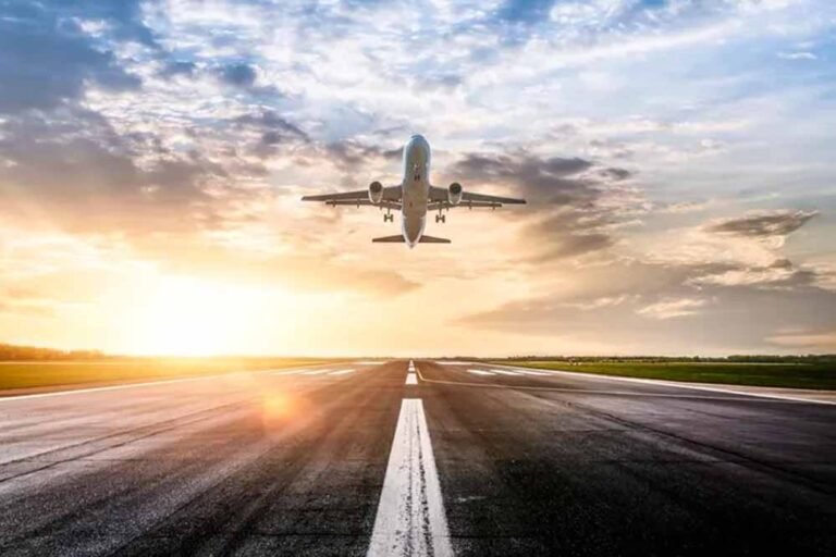 Bhopal-Jewar Flight: नई हवाई सेवा का शुभारंभ, शानदार स्वागत के बावजूद कम रहे यात्री