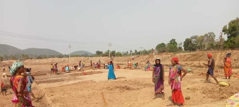 अब राज्य में मजदूरी 300 रुपये प्रतिदिन से कम नहीं होगी, योगी सरकार ने बढ़ी हुई मजदूरी देने के लिए कर रखे हैं प्रबंध