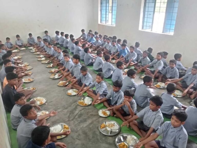 324 स्कूलों में 16 हजार बच्चों के लिए हुआ ‘न्योता भोज’ महाअभियान
