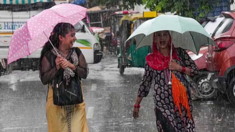 आज का मौसम: 15 राज्यों में भारी बारिश की चेतावनी, यूपी-बिहार में मॉनसून रहेगा मेहरबान