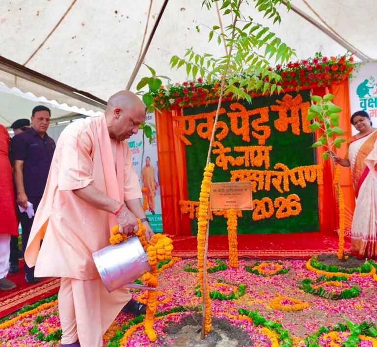 ताल रिंग रोड के किनारे सीएम योगी आदित्यनाथ ने किया पौधरोपण