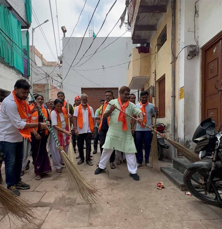 प्रतिदिन सुबह 7 बजे से 10 बजे तक चल रहा वार्ड प्रवास, रविवार 26 जुलाई को कबीर नगर स्थित सामुदायिक भवन में लगेगी जन चौपाल