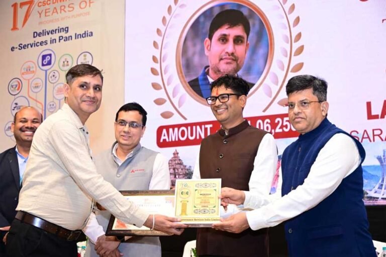 CSC के ‘17 Years of Progress with Purpose’ कार्यक्रम में हुए शामिल, उत्कृष्ट कार्य करने वाले सीएससी संचालकों को प्रशस्ति पत्र देकर किया सम्मानित