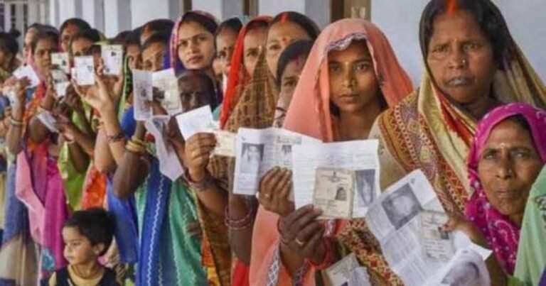 यूपी चुनाव में ‘आधी आबादी’ बनेगी गेमचेंजर! योगी-अखिलेश के बीच महिलाओं को साधने की होड़